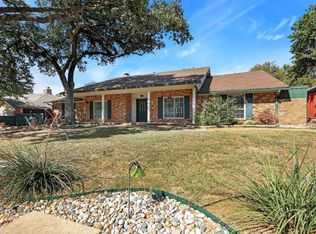 200 Maykus Ct, Irving, TX 75061