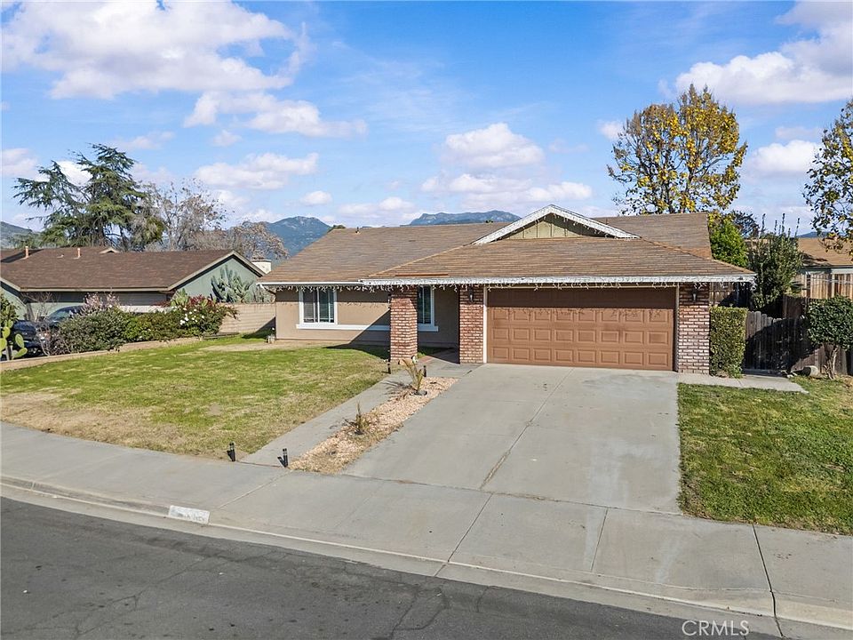 1st image of 25570 Orangewood Ln