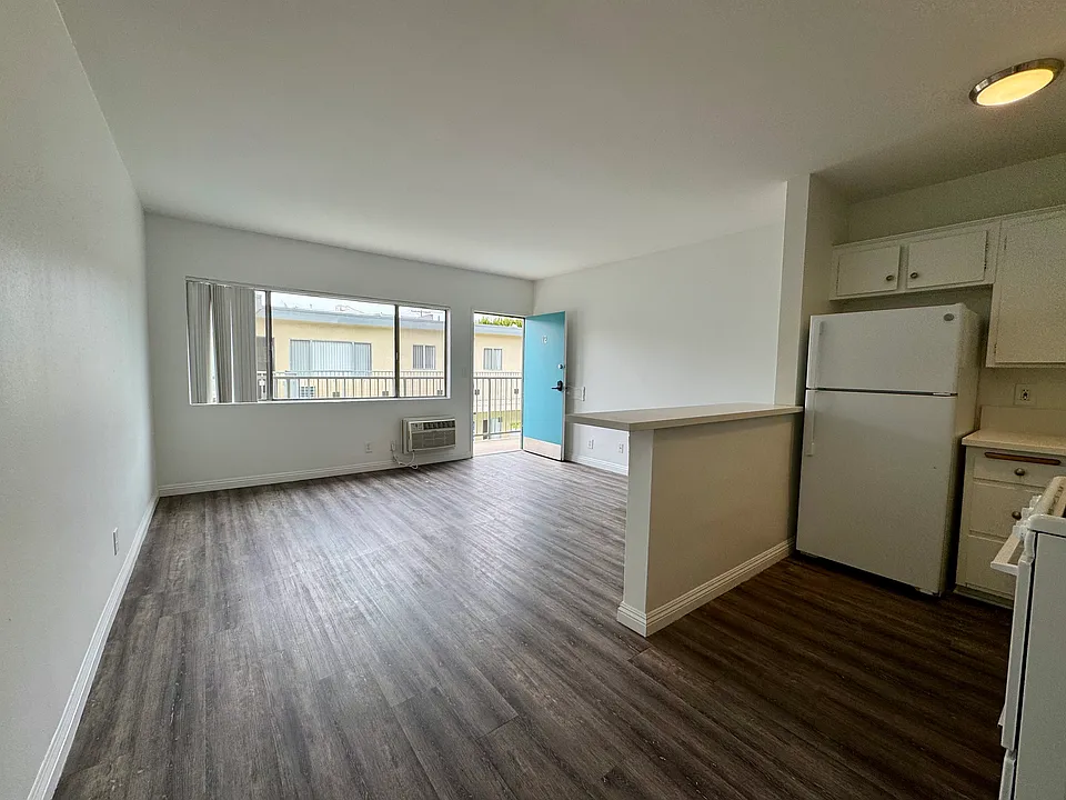 1230 W 29th St #1