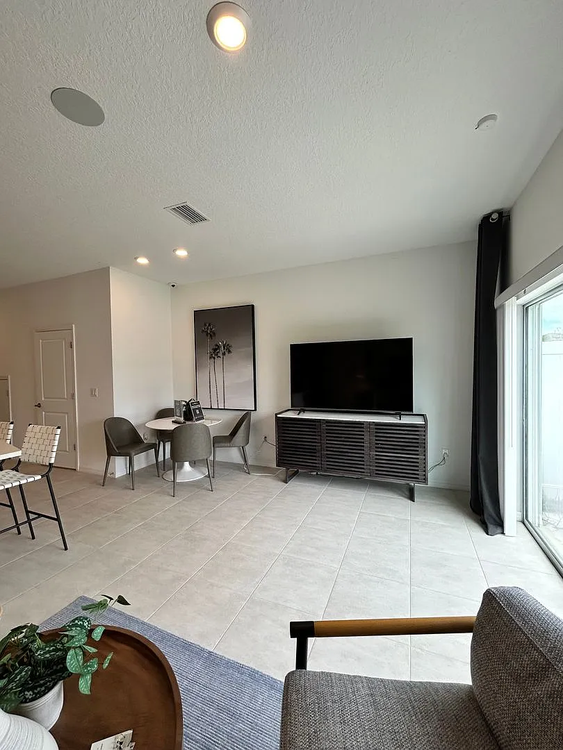 Modern 3BR, 2.5BA Townhome in Nokomis — Photo 2
