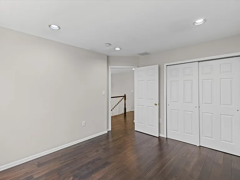 302 Wellington Park Dr — Photo 7