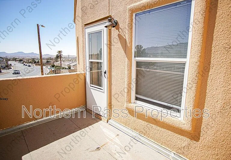 528 Green Village Ct #B — Photo 17