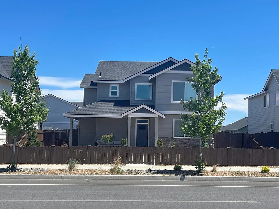 788 NW 27th St
