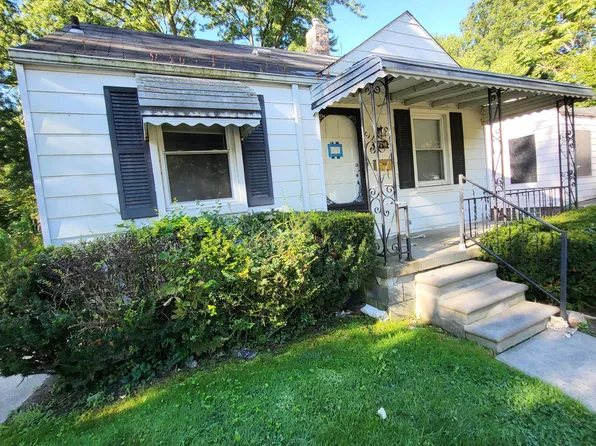 19716 Kenosha St, Harper Woods, MI 48225