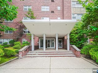 1575 Center Ave APT 3F, Fort Lee, NJ 07024