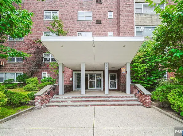 1575 Center Ave APT 3F, Fort Lee, NJ 07024