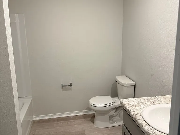 1512 Meadows Dr — Photo 6
