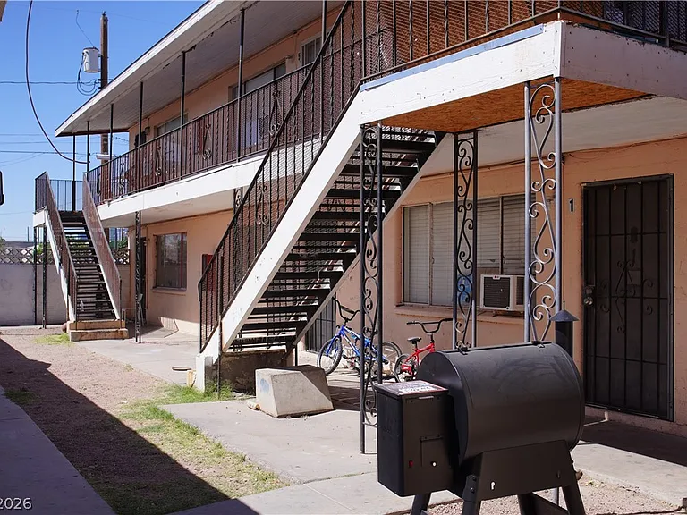 409 W Van Buren Ave #1 — Photo 8