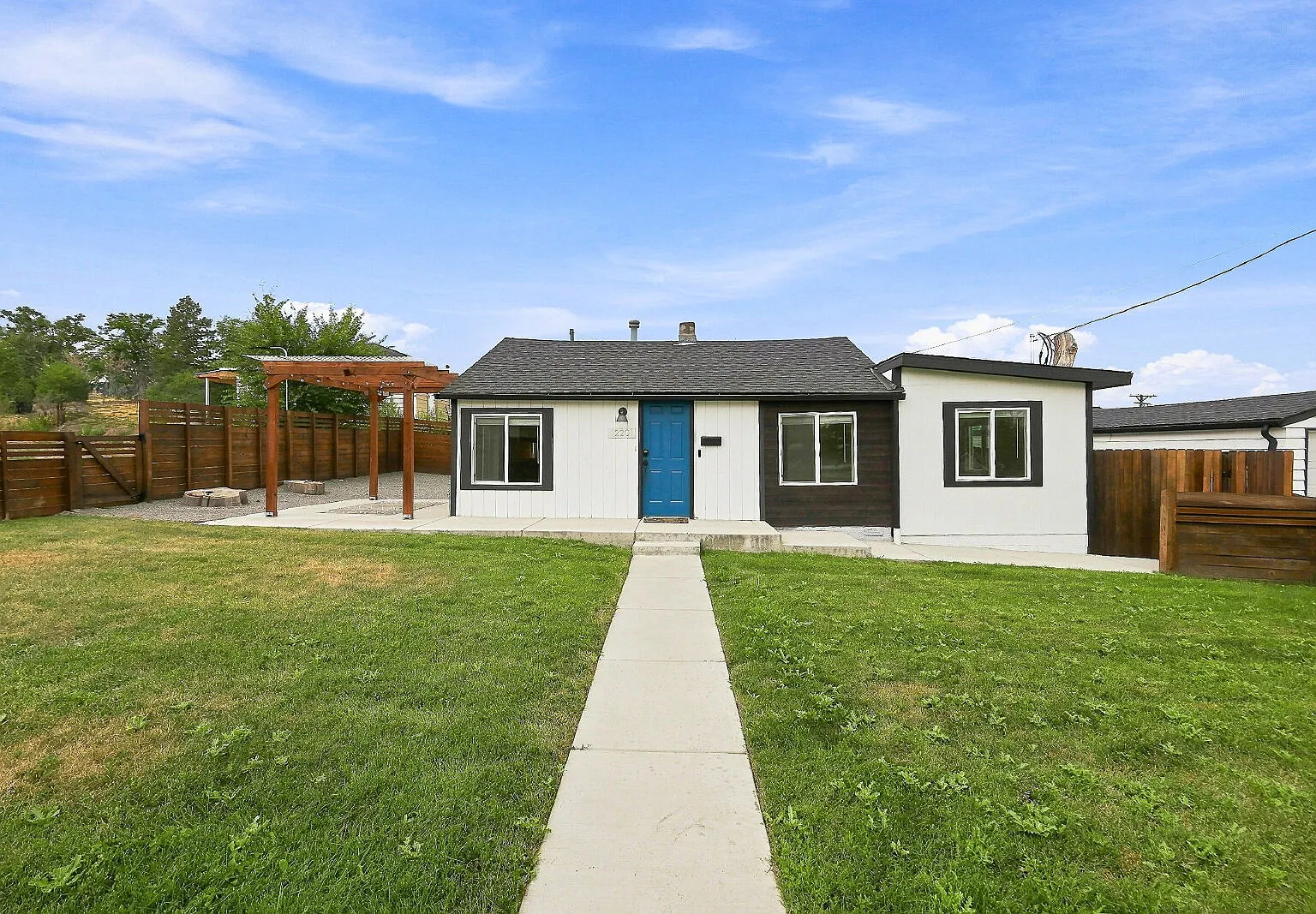 2 bed, 1.0 bath, 792 sqft, $2,346 — Photo 2