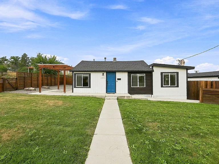 2201 W Warren Ave — Photo 18