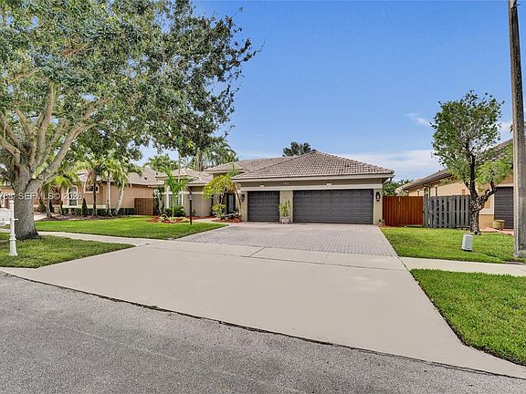 2nd image of 16366 Mariposa Cir N