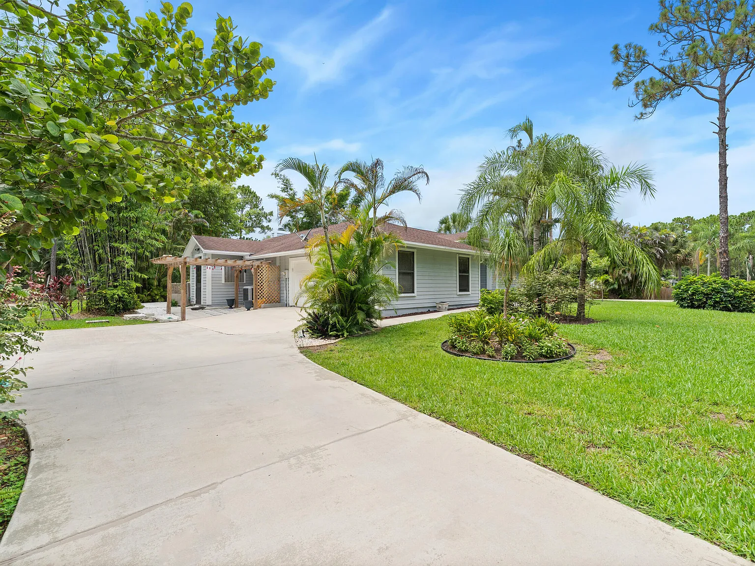 3 bed, 2.0 bath, 2079 sqft, $5,500 — Photo 3