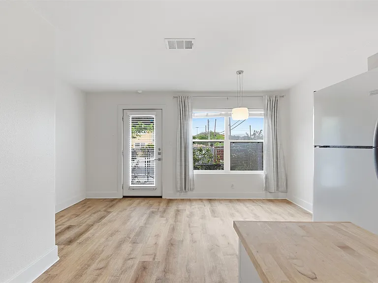 1101 Grove Blvd #201 — Photo 4