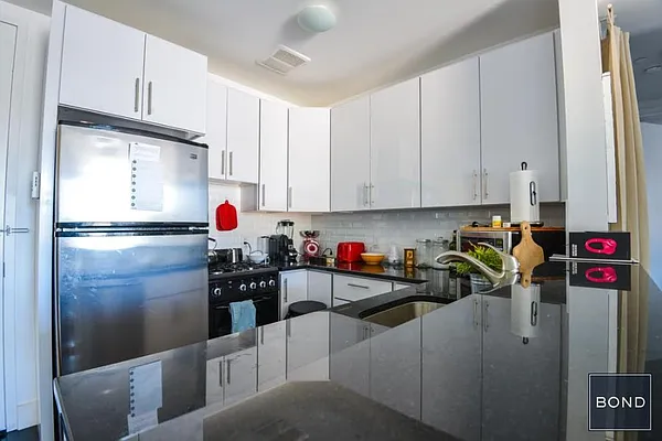 Rented by Bond New York | media 16