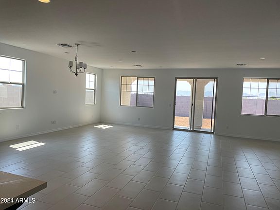 3rd image of 10257 W COLUMBUS Avenue