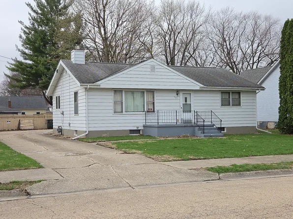 707 W 8th St, Sterling, IL 61081