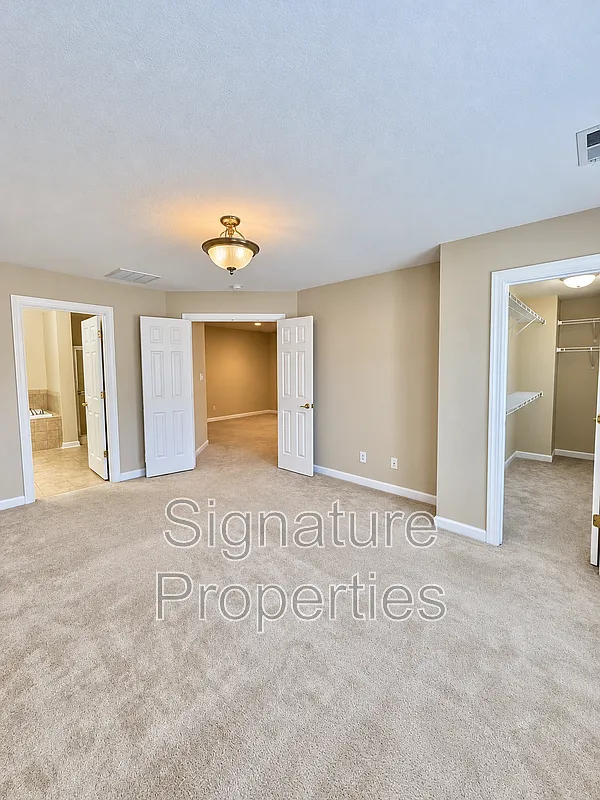 3 bed, 2.5 bath, 2070 sqft, $2,500 — Photo 4