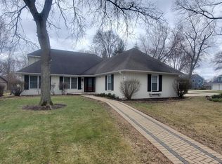 26W055 Cree Ln, Wheaton, IL 60189