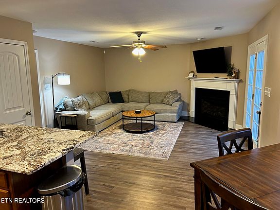 3rd image of 1554 Chariot Ln
