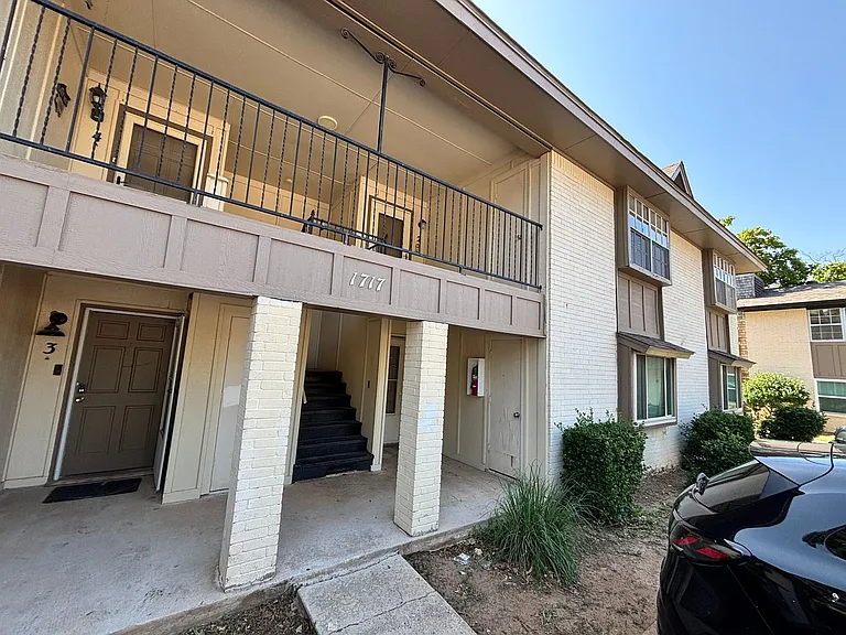 1717 E Lindsey St — Photo 31