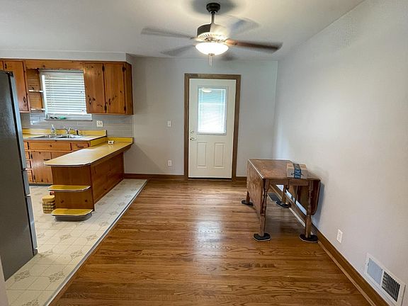 4th image of 425 James Ave