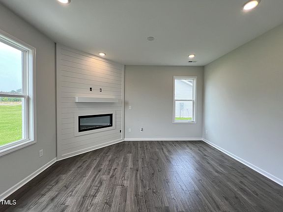 5th image of 288 W Saltgrass Ln