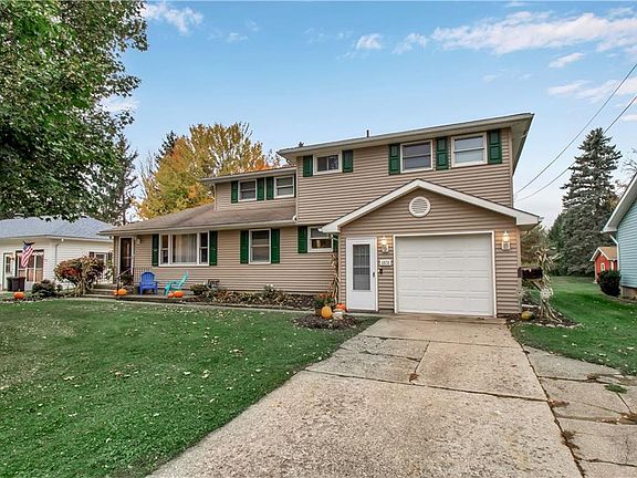 2nd image of 1572 Meadow Dr