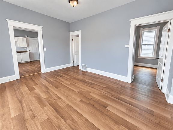 4th image of 3156 Elm St