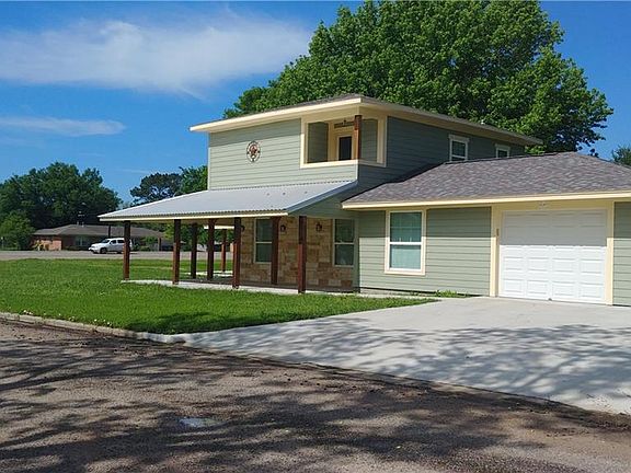 3rd image of 1401 Sherman Dr