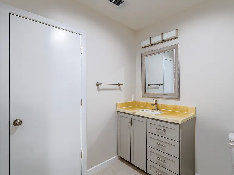2114 Harlandale Ave — Photo 15