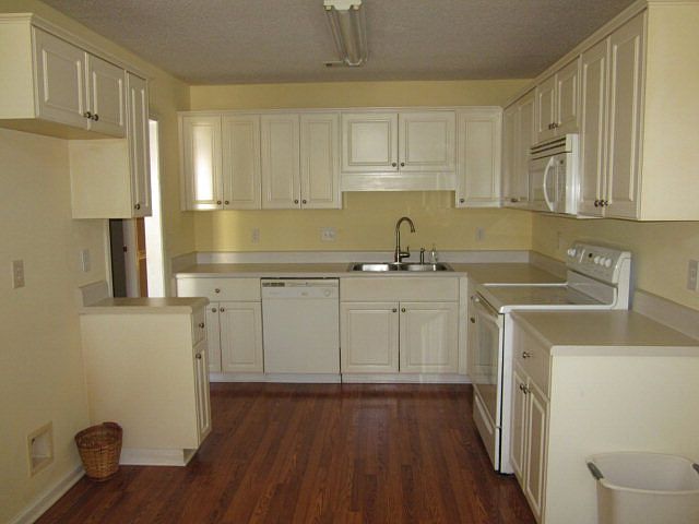 2nd image of 293 Vanderbilt Dr