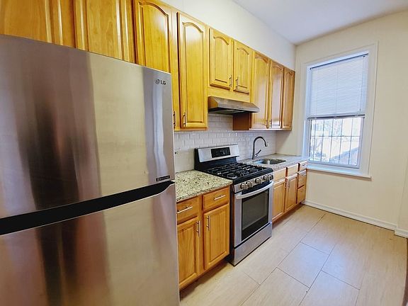 5th image of 141 Huntington St #2