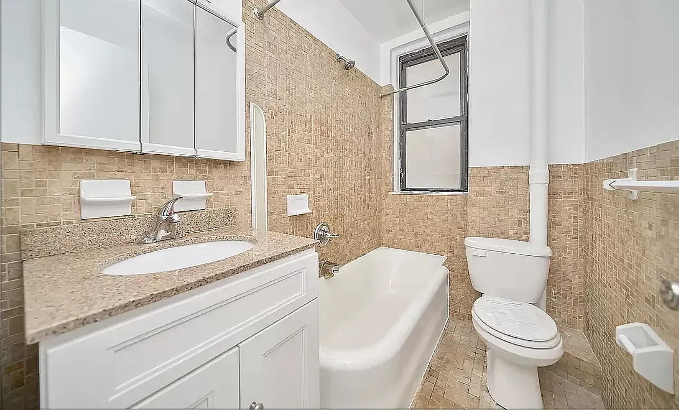 135 East 50th Street — Photo 3