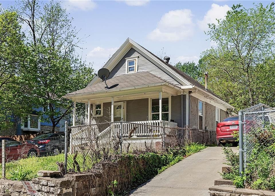 2nd image of 1632 Topping Ave