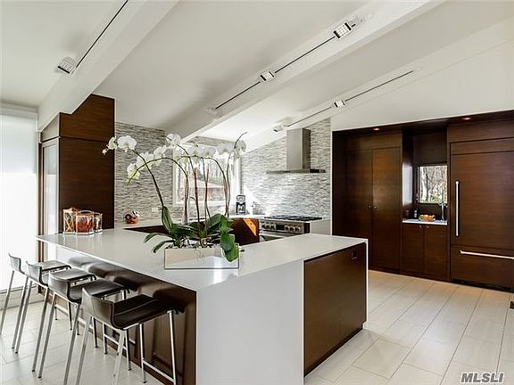 5th image of 33 Wenwood Dr