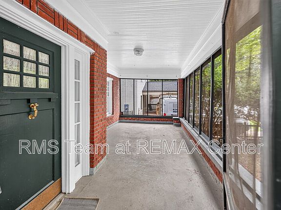 2nd image of 582 Clifton Rd NE