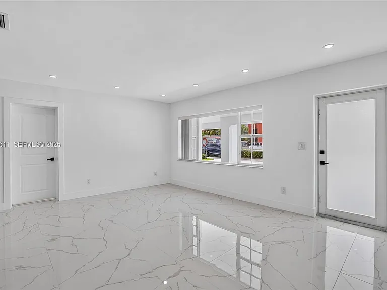 1920 SW 67th Ave — Photo 8