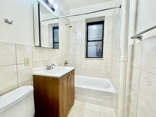 Rented by HOLTON REAL ESTATE INC. | media 16