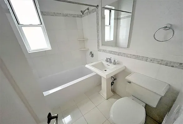 Rented by Manhattan Realty Group | media 7