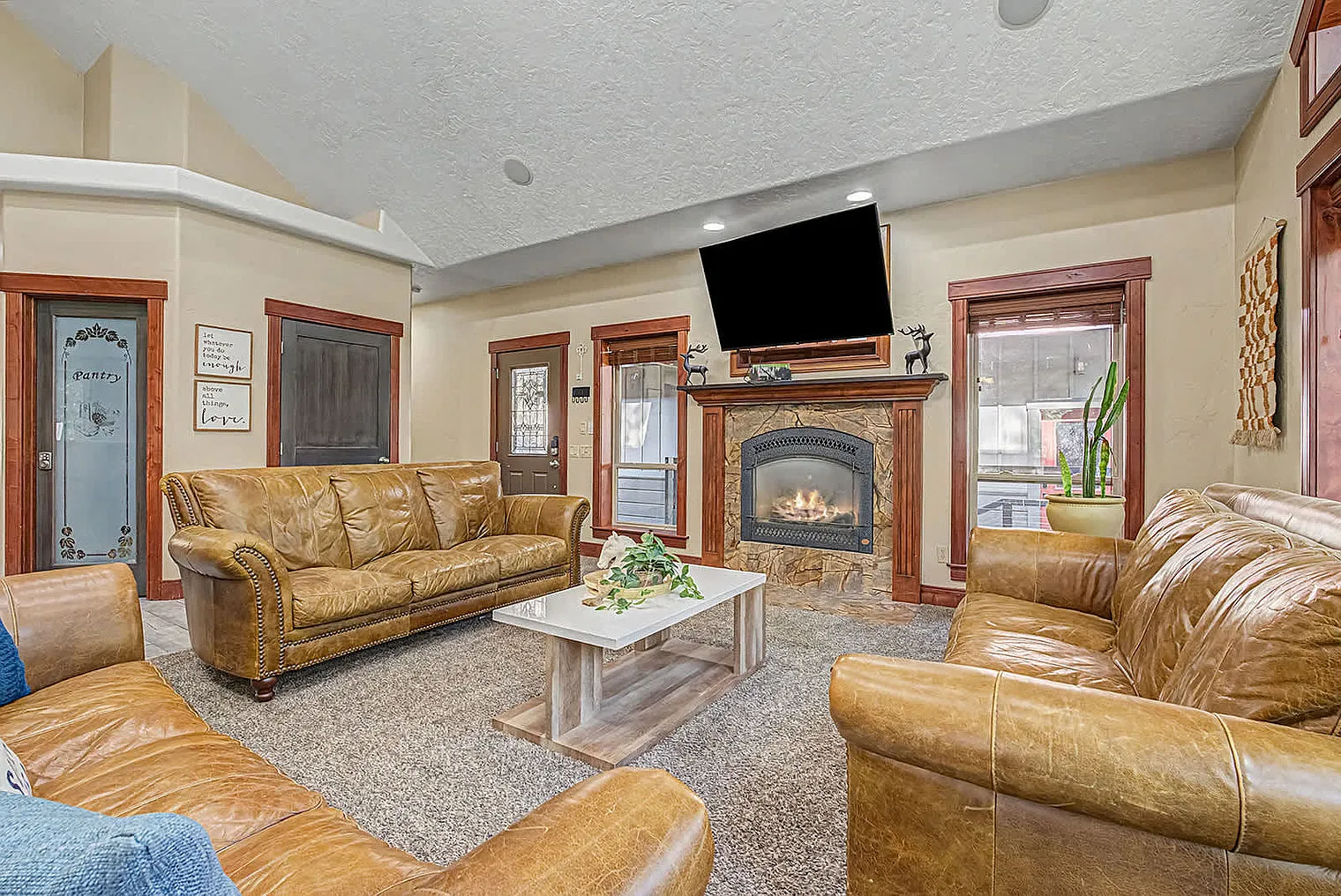 6 bed, 3.0 bath, 1108 sqft, $22,473 — Photo 2