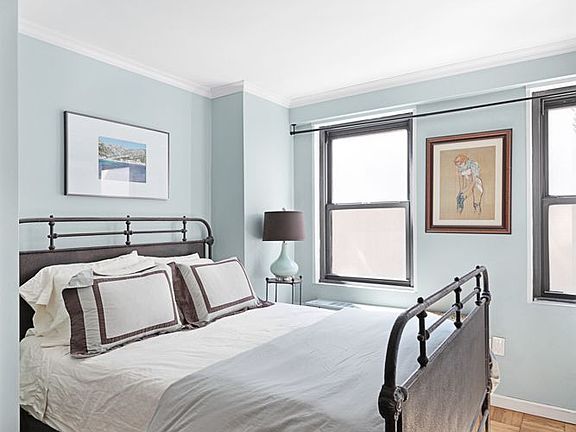 4th image of 200 E 27th St APT 3A