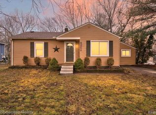 901 N Hix Rd, Westland, MI 48185