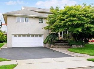 27 Drury Ln, Syosset, NY 11791