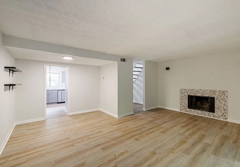134 Fernbanks Ct — Photo 9