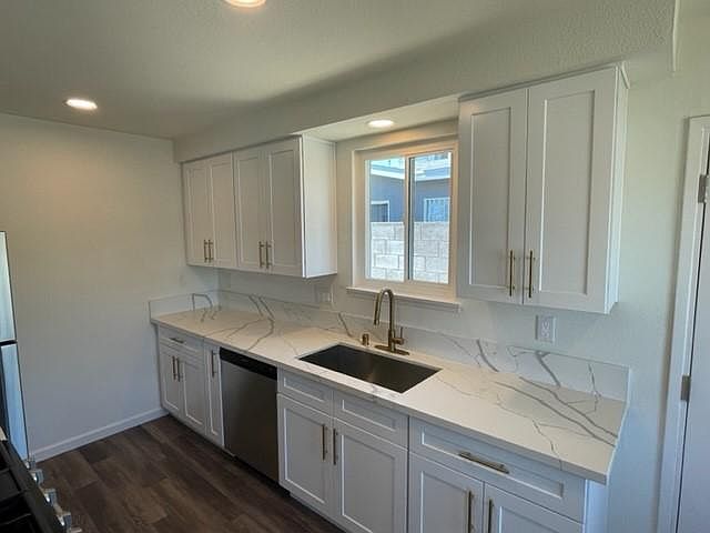 1st image of 4209 Mayflower Ln
