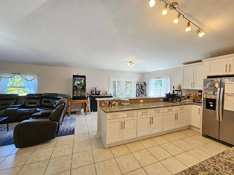 1044 Bernice Rd — Photo 7