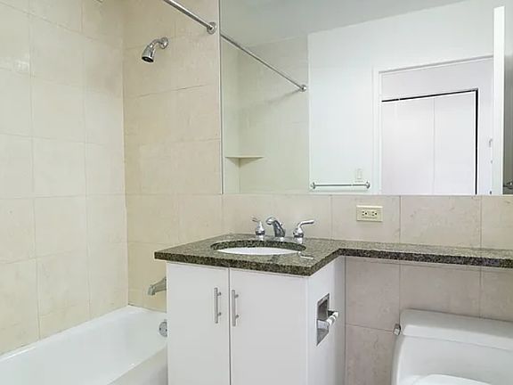 3rd image of 460 W 20th St APT 6B
