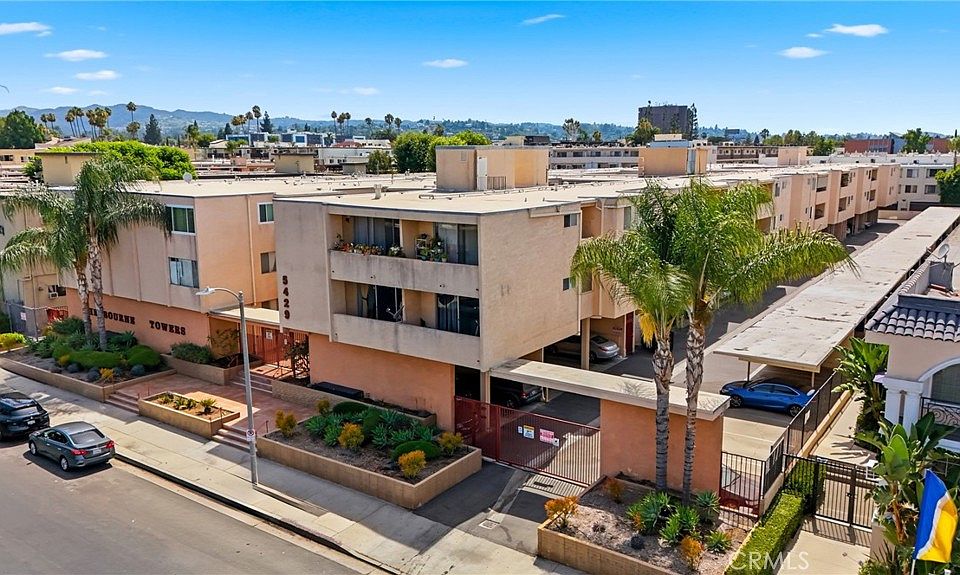 1st image of 5429 Newcastle Ave APT 303