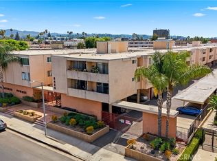 5429 Newcastle Ave APT 303, Encino, CA 91316