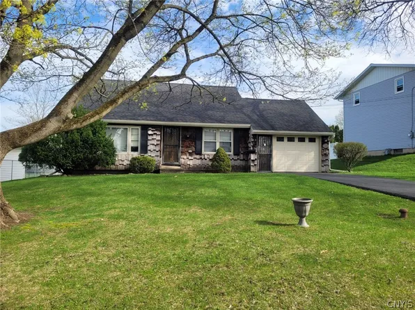 114 Skyview Dr, Liverpool, NY 13088